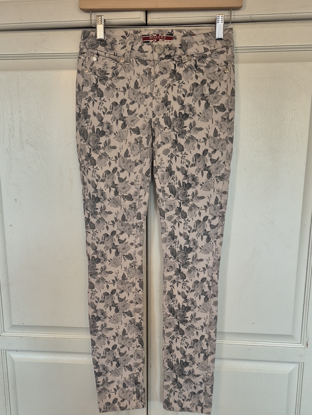 Makers of True Originals Women's Super Skinny Floral Jeans in Gray and White